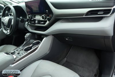 2023 Toyota Highlander Base