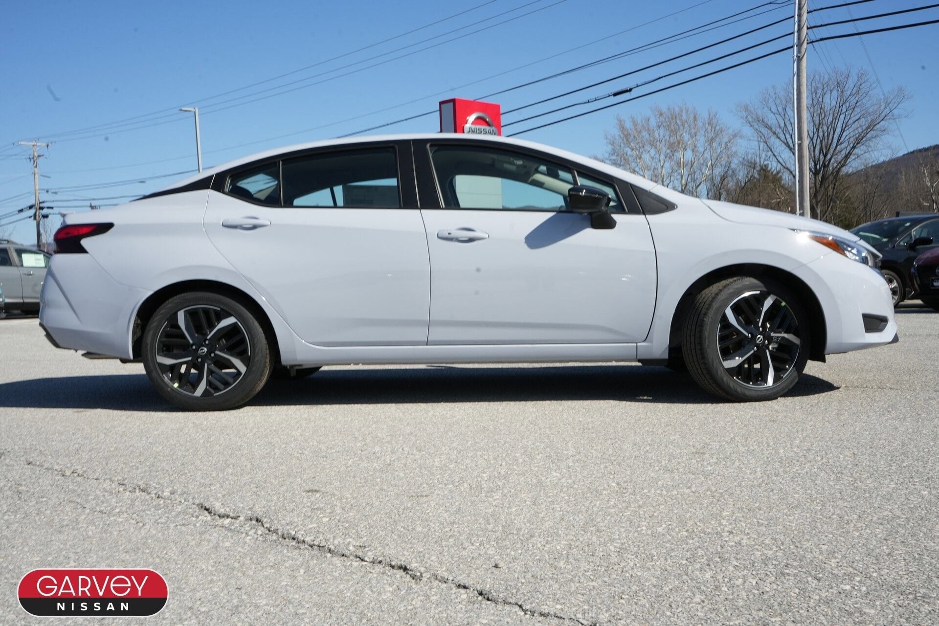 2025 Nissan Versa SR