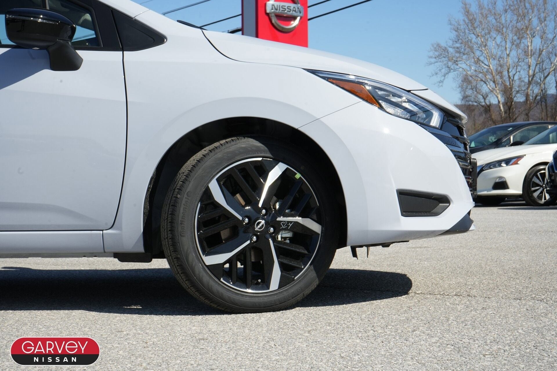 2025 Nissan Versa SR