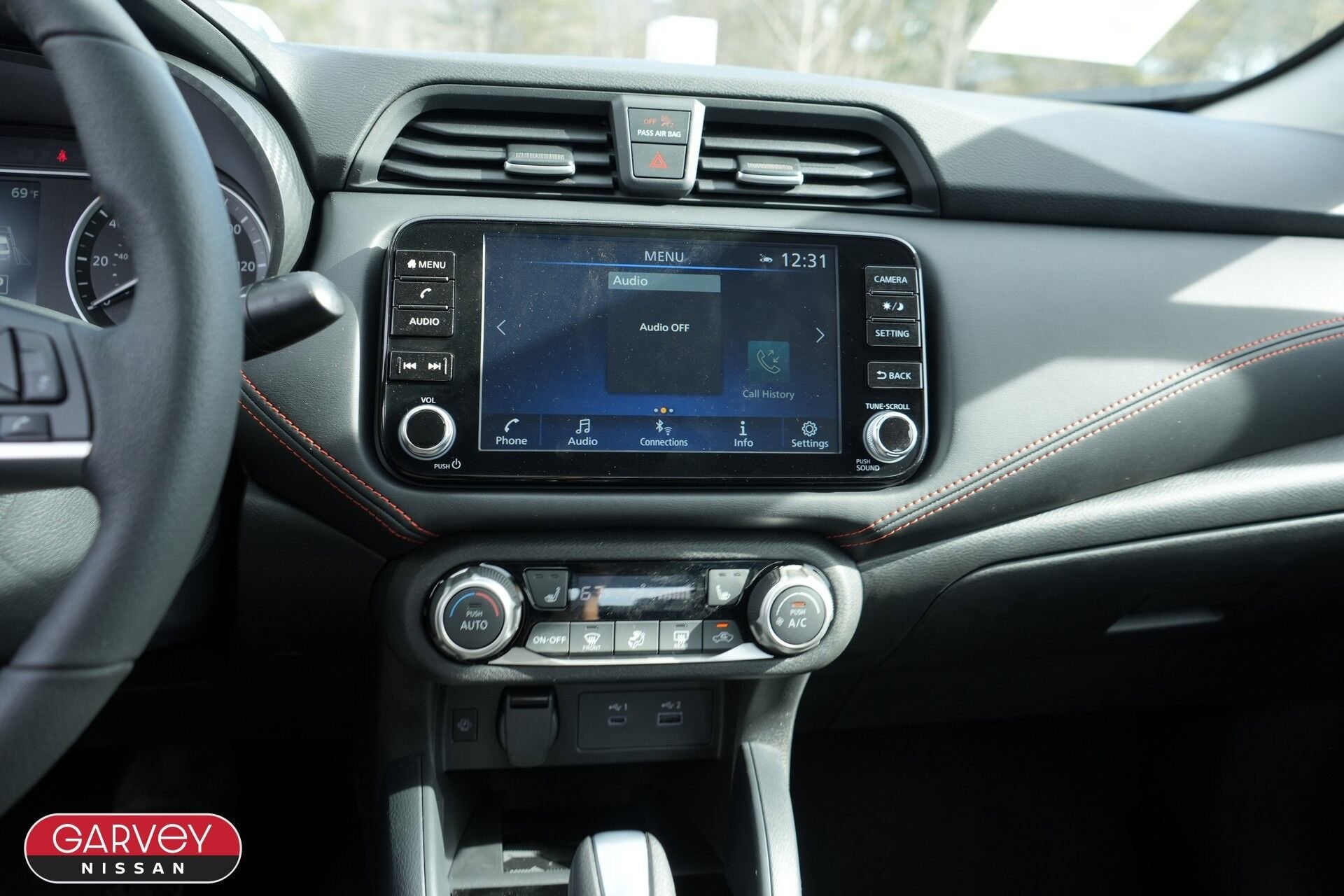 2025 Nissan Versa SR