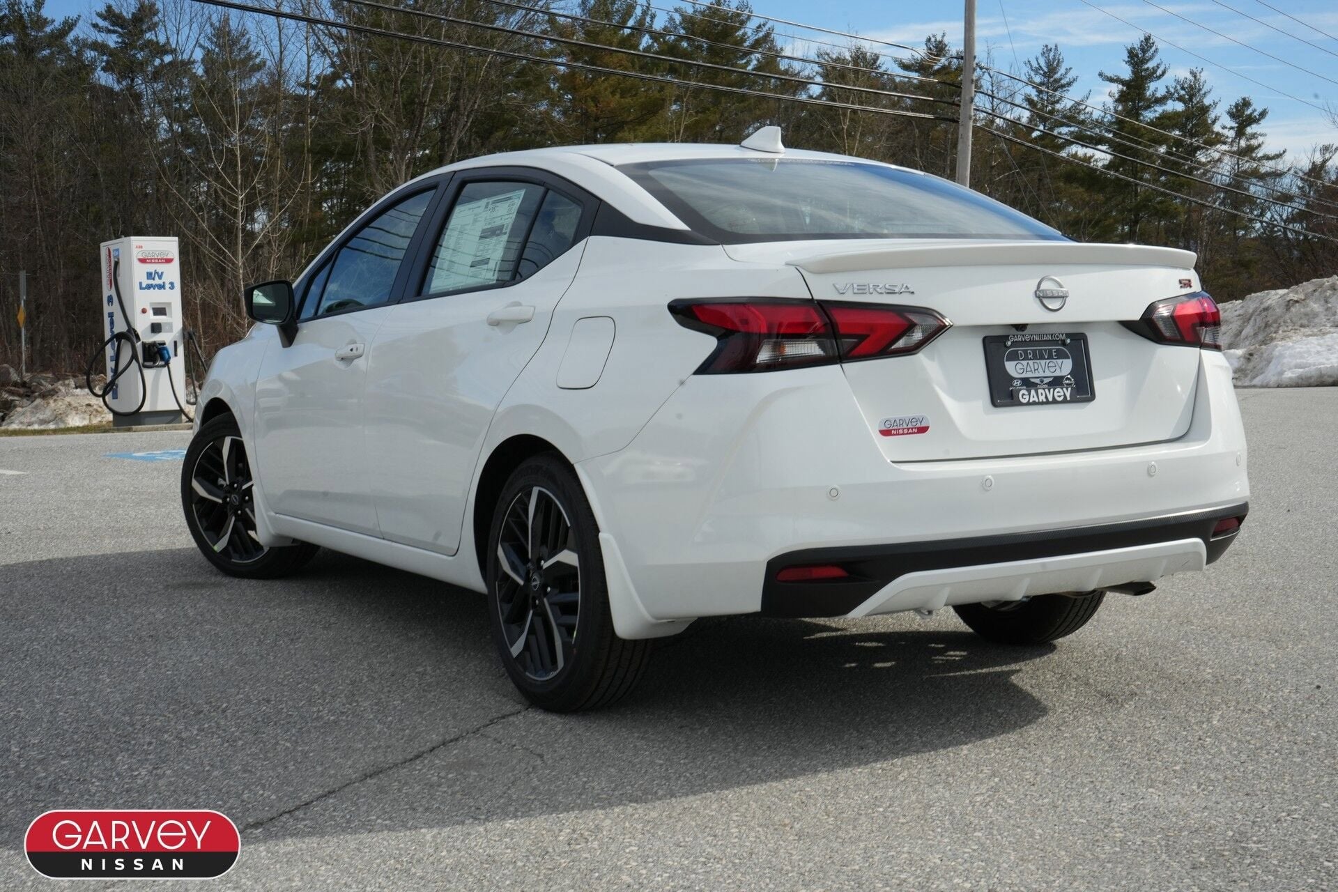 2025 Nissan Versa SR