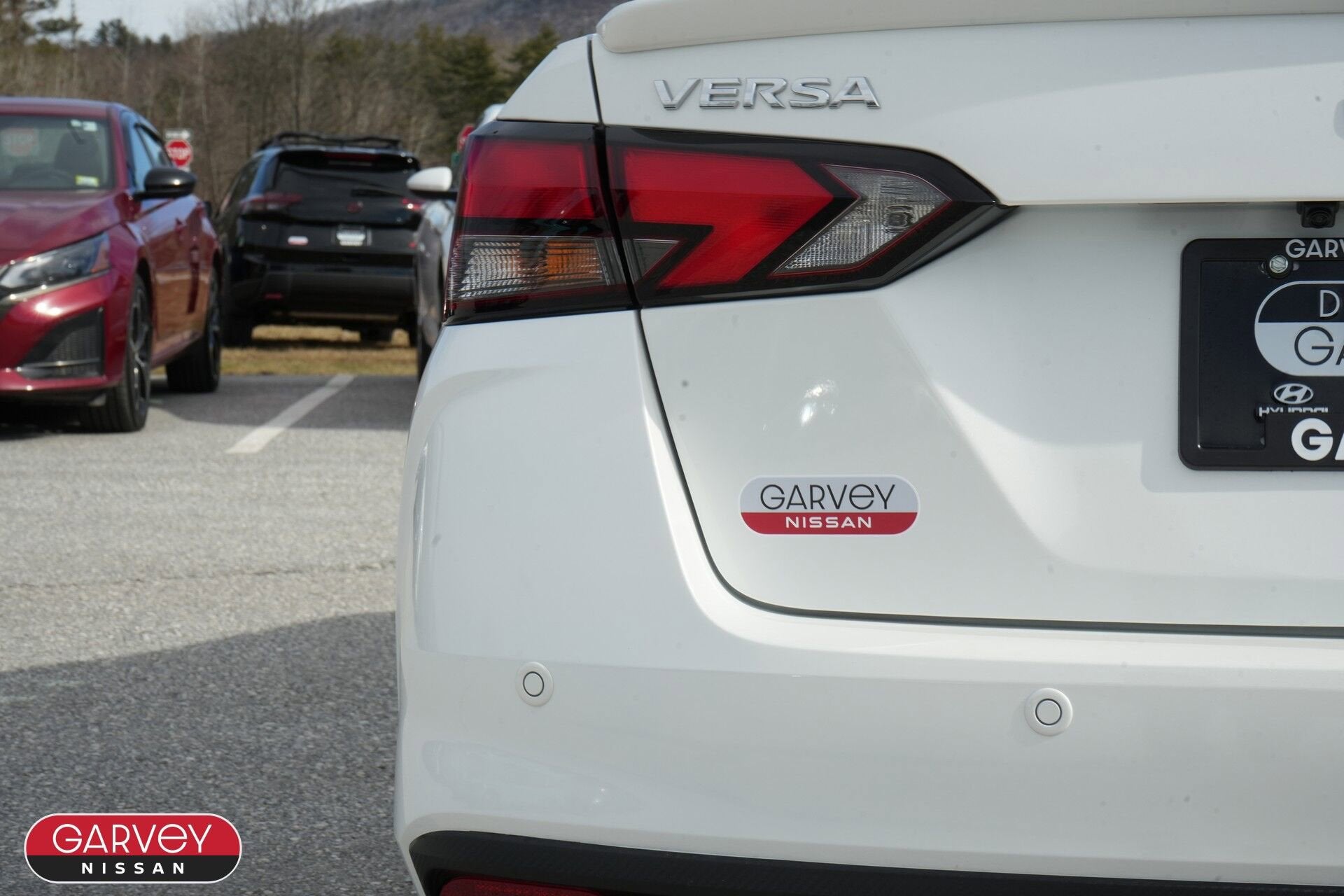 2025 Nissan Versa SR