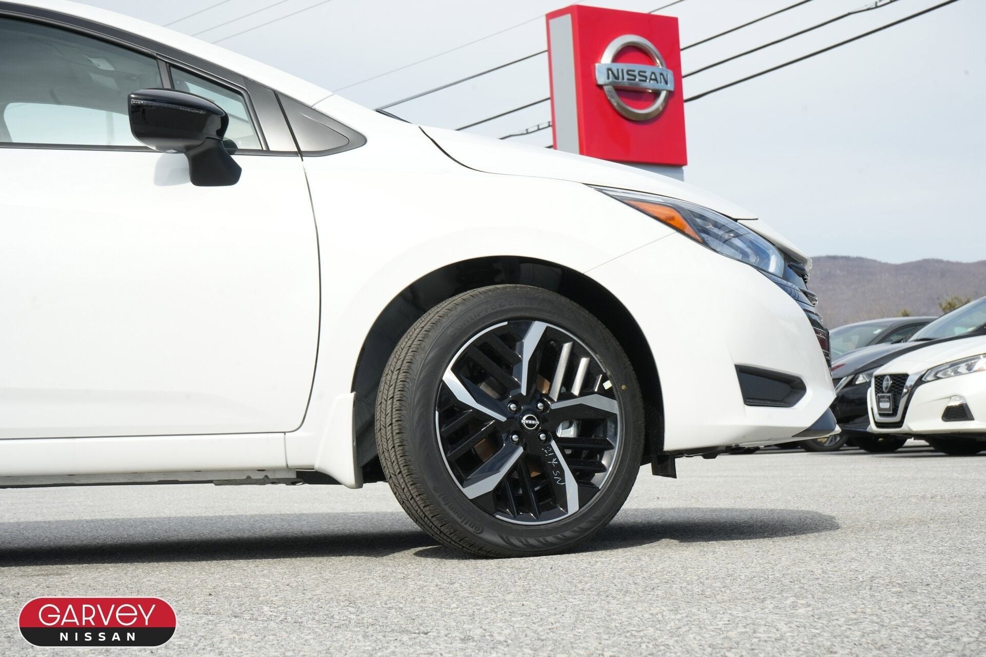 2025 Nissan Versa SR