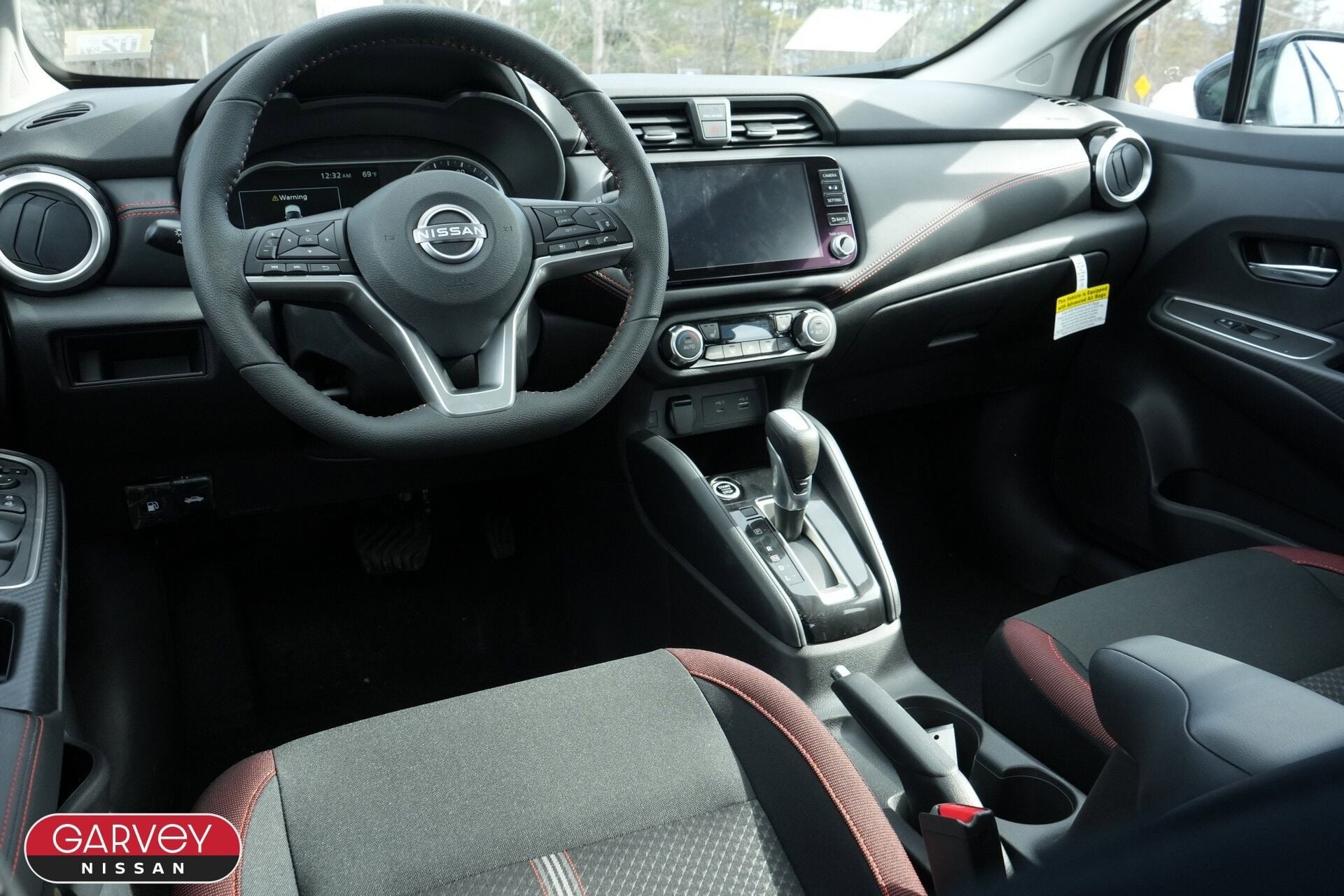2025 Nissan Versa SR