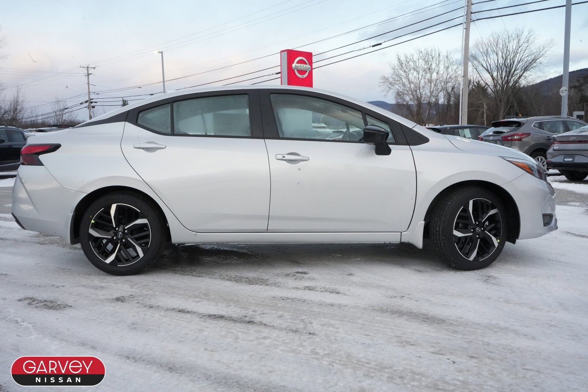 2025 Nissan Versa SR