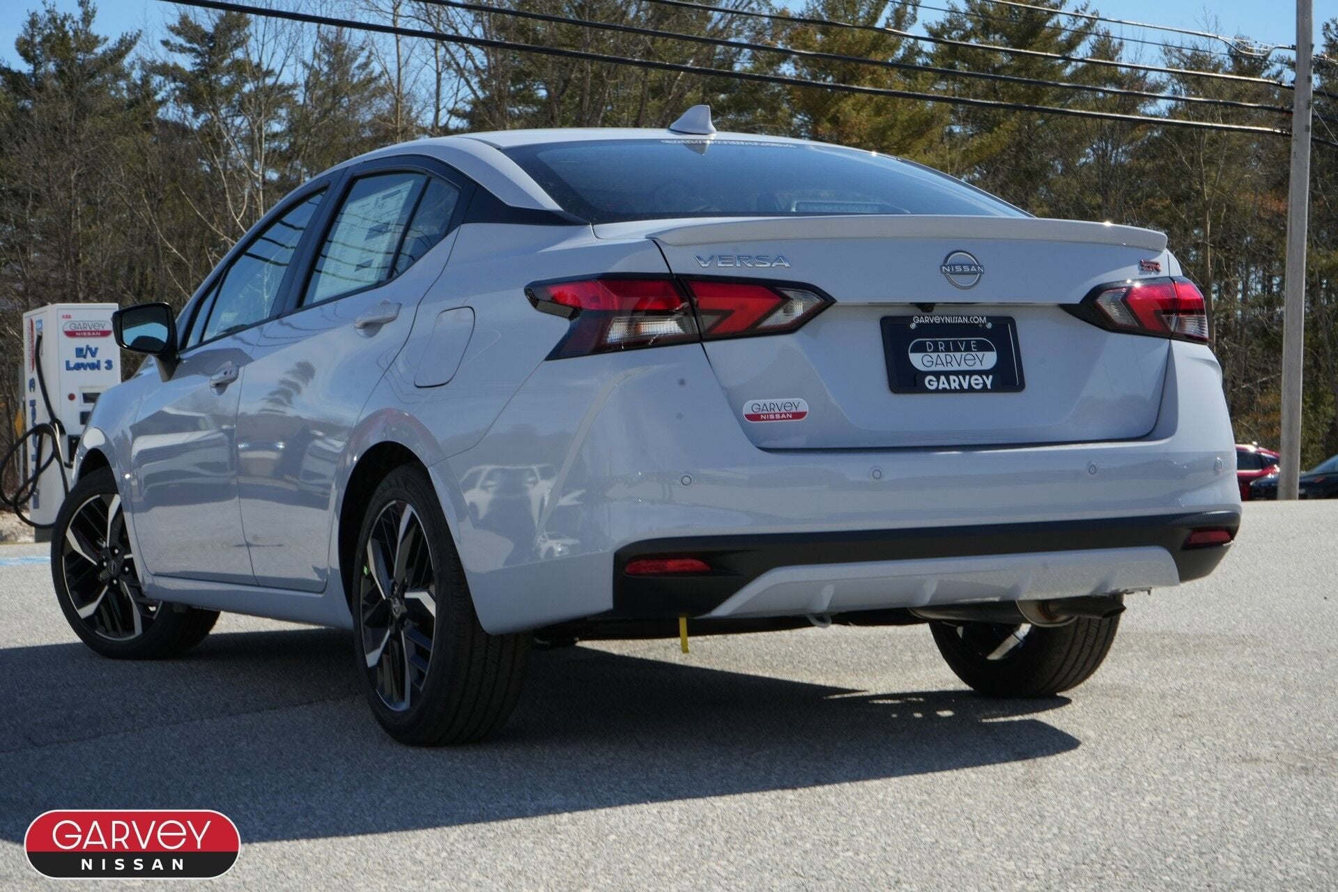 2025 Nissan Versa SR