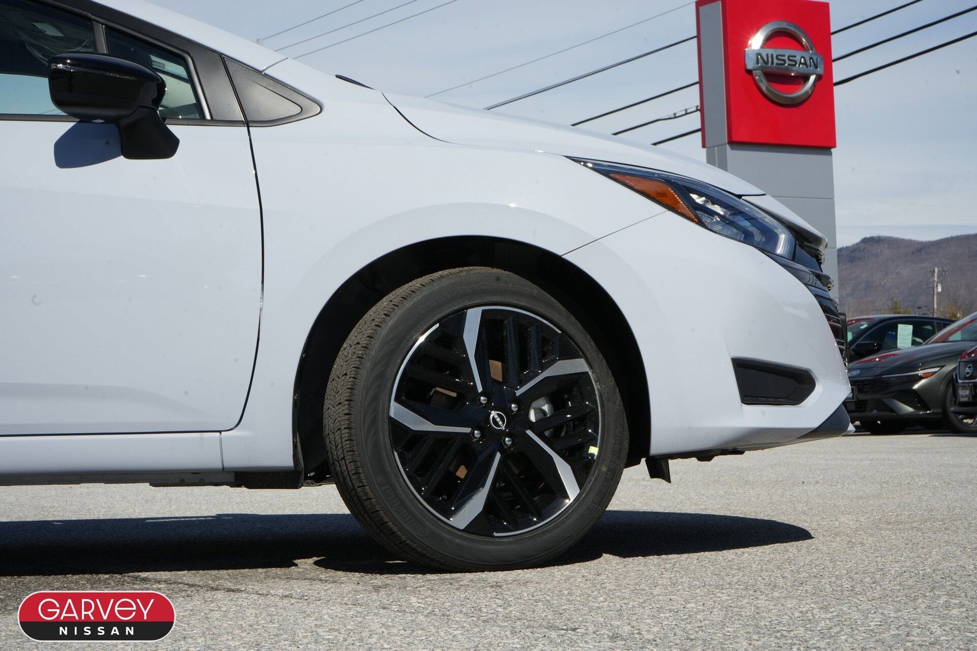 2025 Nissan Versa SR