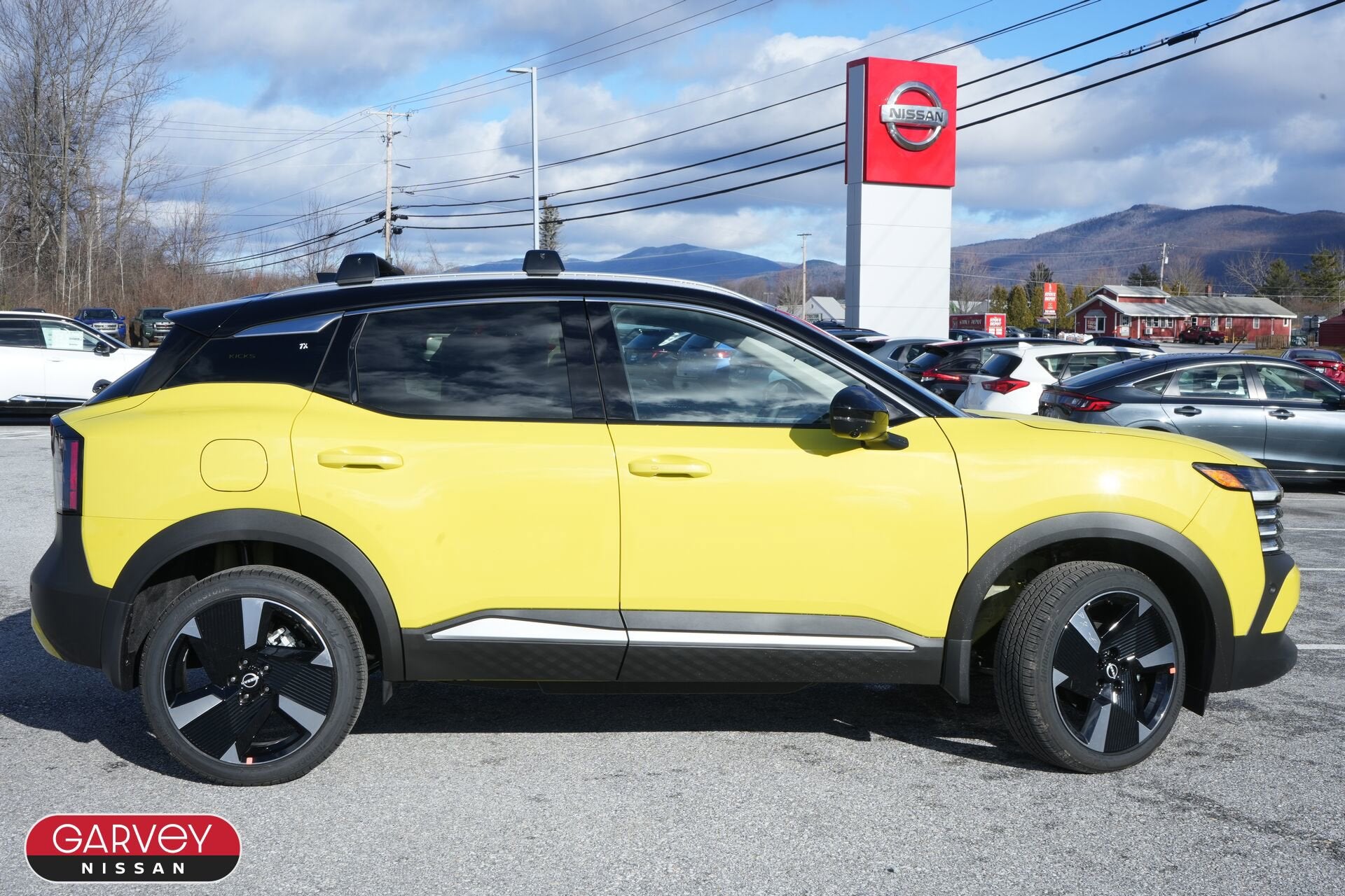 2026 Nissan Kicks SR