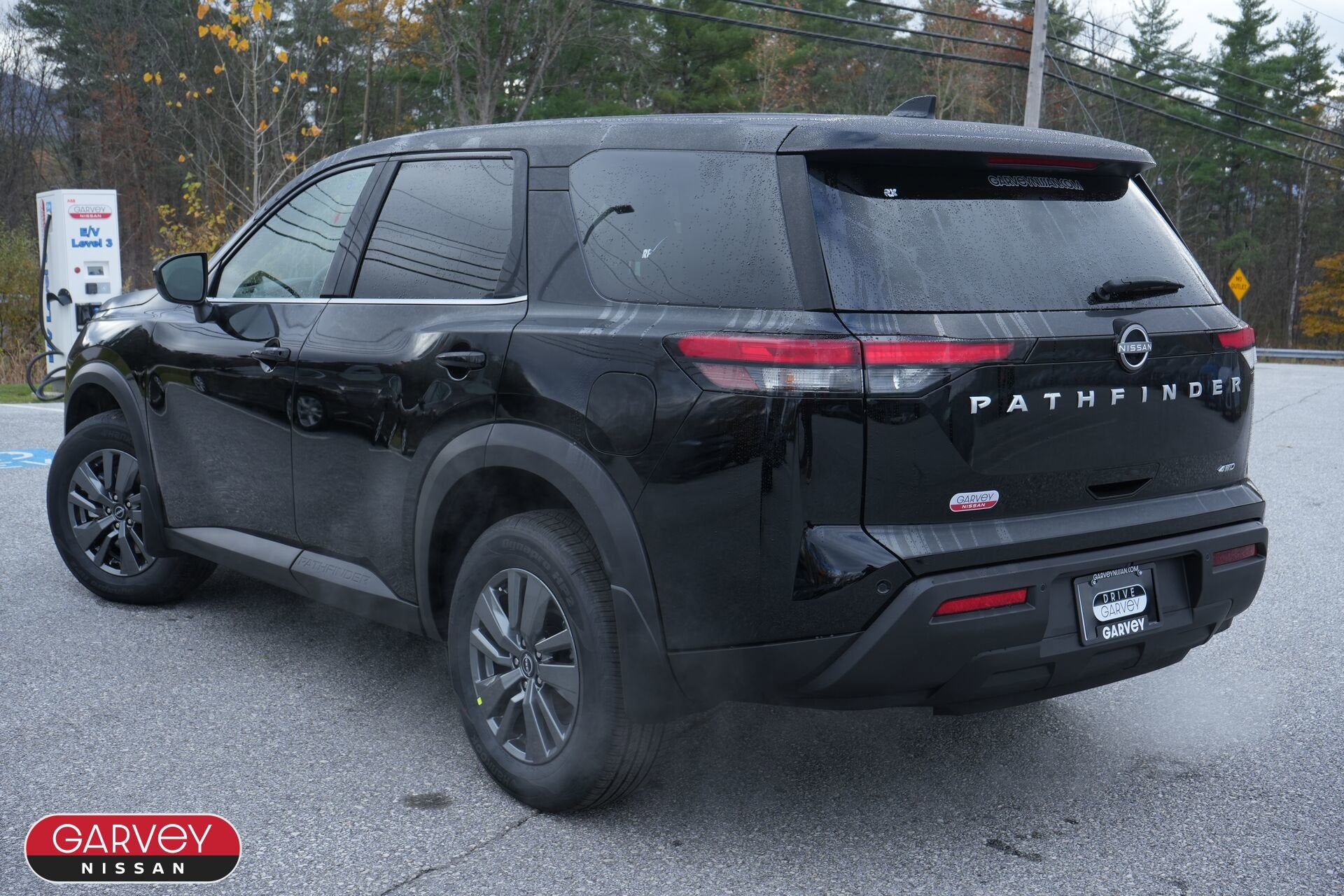 2025 Nissan Pathfinder S