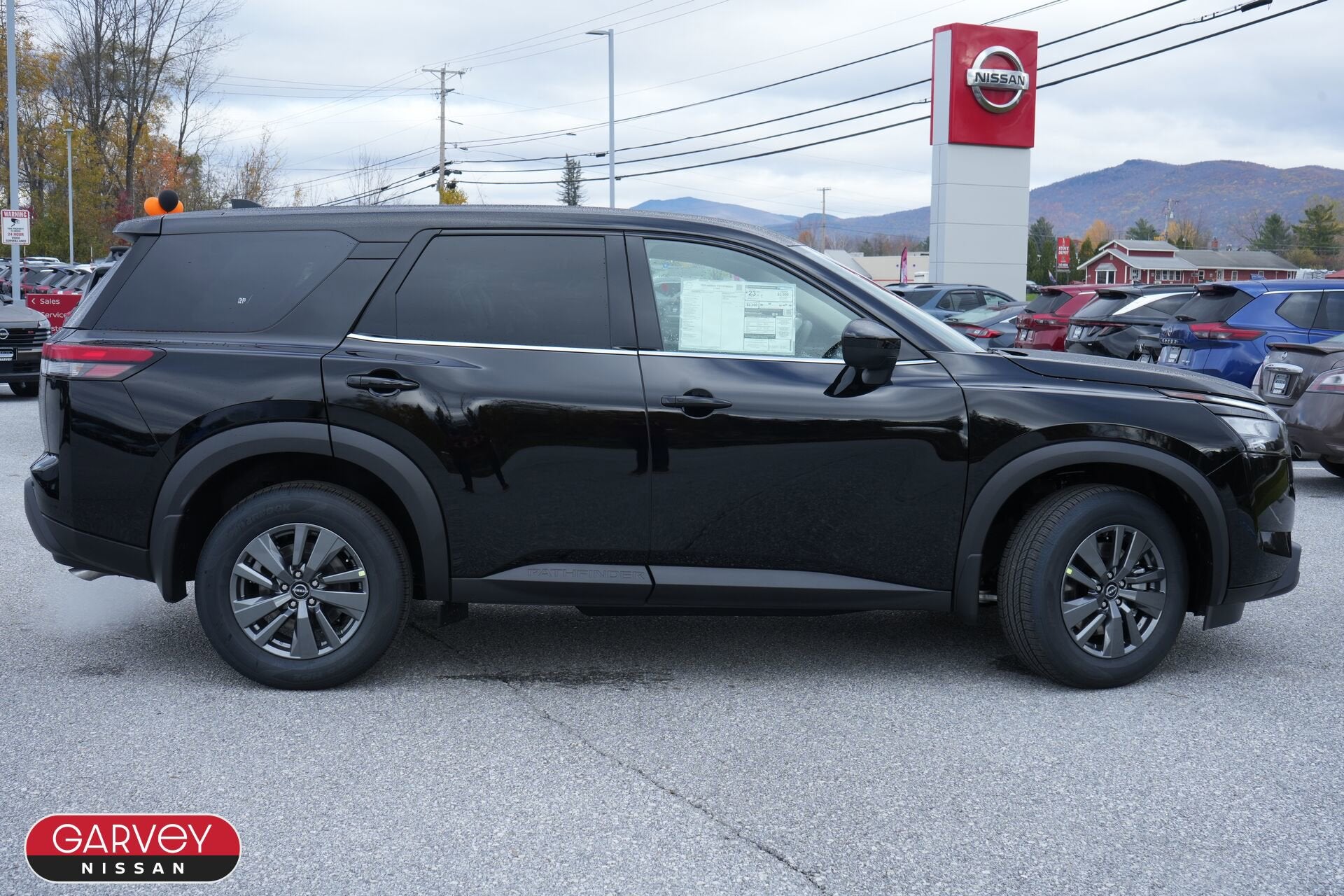 2025 Nissan Pathfinder S