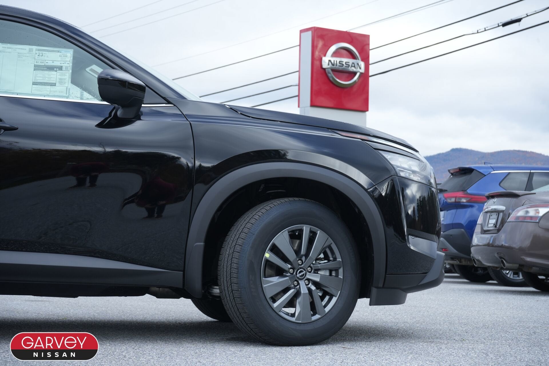 2025 Nissan Pathfinder S