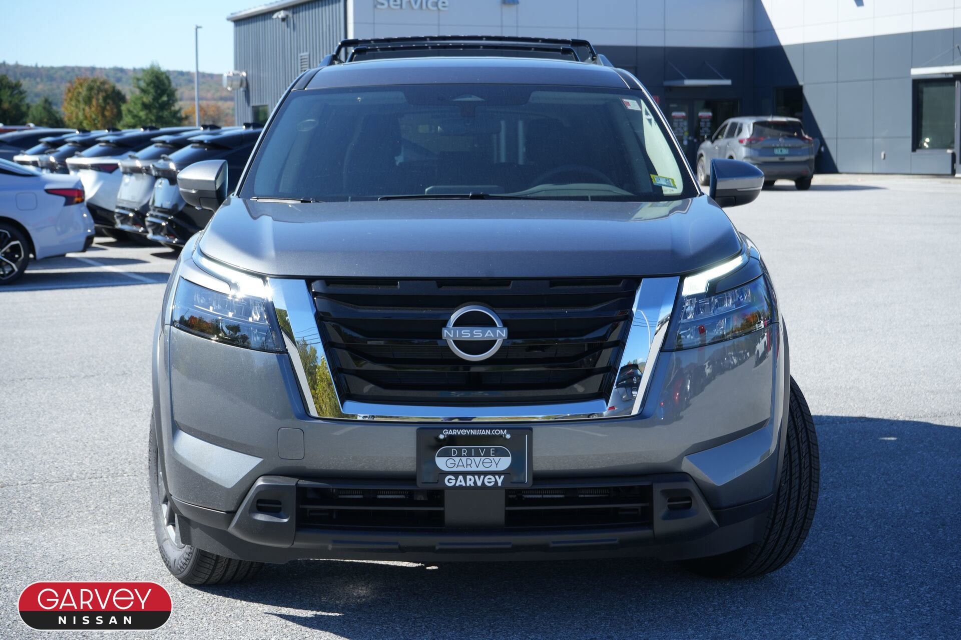 2025 Nissan Pathfinder SV